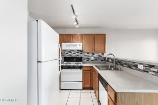 Photo #6: 6411898 Listing