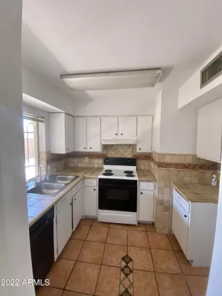 Photo #4: 6411903 Listing