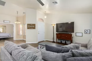 Photo #2: 6412152 Listing