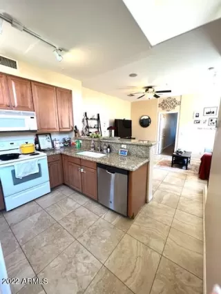 Photo #6: 6412159 Listing