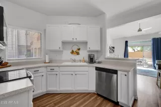 Photo #6: 6413109 Listing