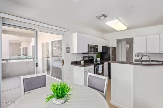 Photo #4: 6413506 Listing