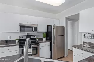 Photo #6: 6413506 Listing