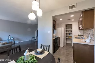 Photo #6: 6413855 Listing