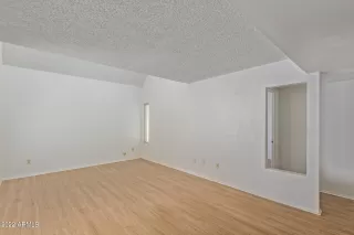 Photo #4: 6415373 Listing