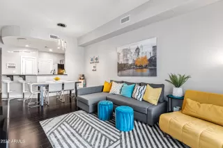 Photo #4: 6415669 Listing