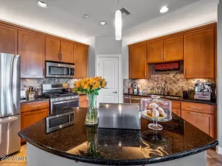 Photo #5: 6415758 Listing