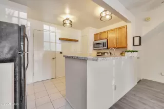 Photo #5: 6416706 Listing