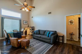 Photo #4: 6417696 Listing