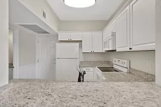 Photo #6: 6418125 Listing