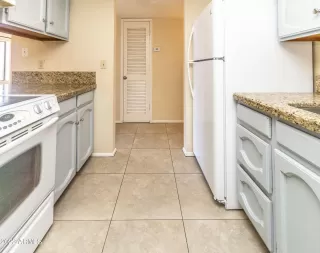 Photo #4: 6418379 Listing