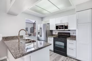 Photo #6: 6418534 Listing