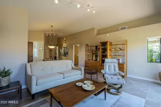 Photo #5: 6419326 Listing