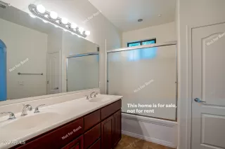 Photo #5: 6419709 Listing