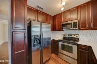 Photo #5: 6419889 Listing