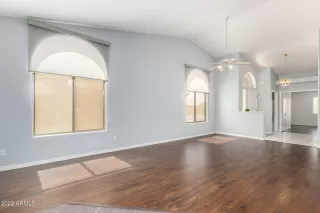 Photo #6: 6420063 Listing