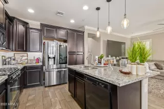 Photo #6: 6420099 Listing