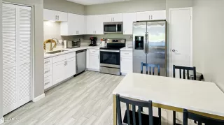 Photo #5: 6420750 Listing