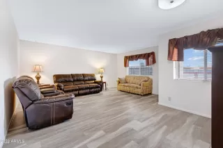 Photo #5: 6422227 Listing