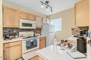 Photo #5: 6422233 Listing 