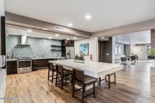 Photo #5: 6425015 Listing 