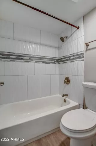Photo #6: 6425867 Listing