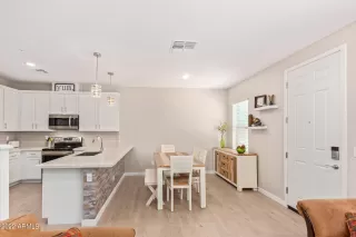 Photo #5: 6426946 Listing 