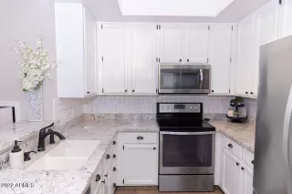 Photo #5: 6428206 Listing