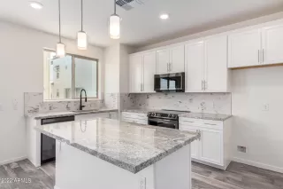 Photo #3: 6429126 Listing