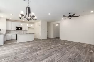 Photo #5: 6429126 Listing