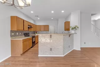 Photo #6: 6430292 Listing