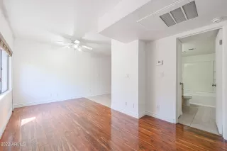 Photo #5: 6430822 Listing