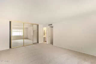 Photo #5: 6433003 Listing