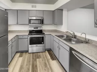 Photo #5: 6433114 Listing