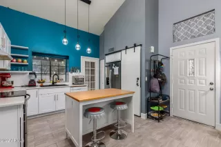 Photo #5: 6433830 Listing