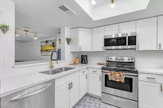 Photo #4: 6436004 Listing