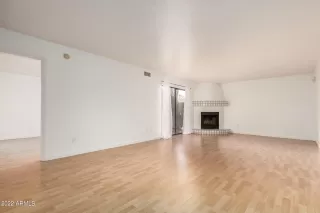 Photo #5: 6438750 Listing 