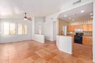 Photo #4: 6438957 Listing 