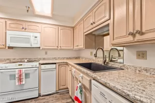 Photo #5: 6439191 Listing 