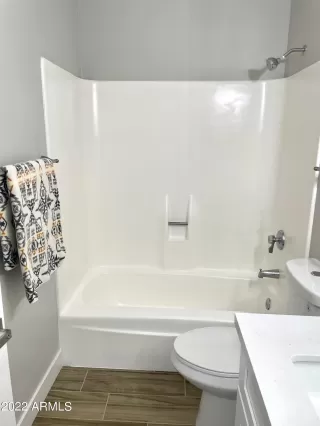 Photo #4: 6440242 Listing