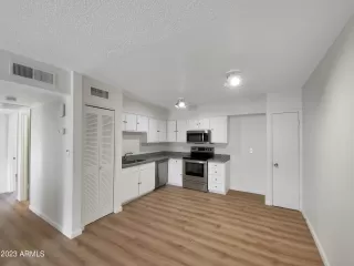 Photo #6: 6441103 Listing 