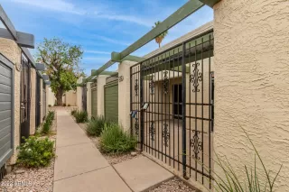 Photo #2: 6442500 Listing