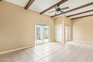 Photo #6: 6442500 Listing