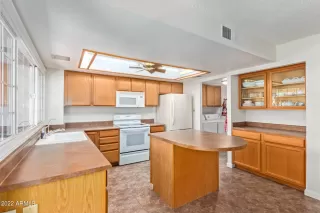 Photo #6: 6444997 Listing