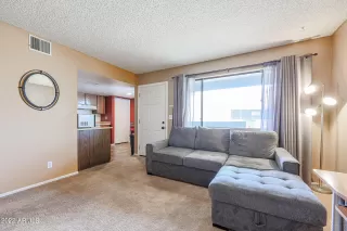 Photo #4: 6445324 Listing