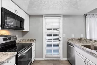 Photo #2: 6445377 Listing