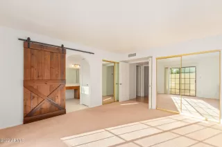 Photo #4: 6445718 Listing