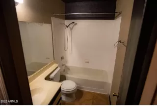 Photo #5: 6446568 Listing