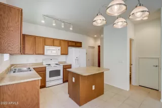 Photo #3: 6446810 Listing