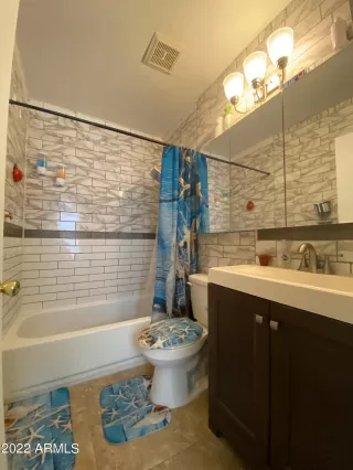 Photo #4: 6447350 Listing